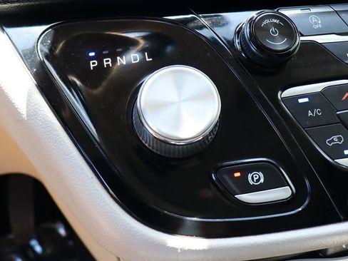 Used 2022 Chrysler Pacifica Touring-L FWD image 54