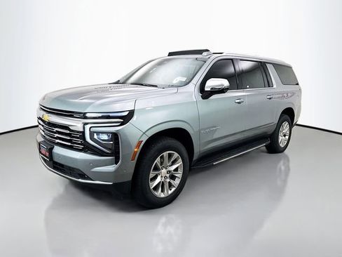 Used 2025 Chevrolet Suburban Premier w/ Sun And Tow Package AWD/4WD image 4