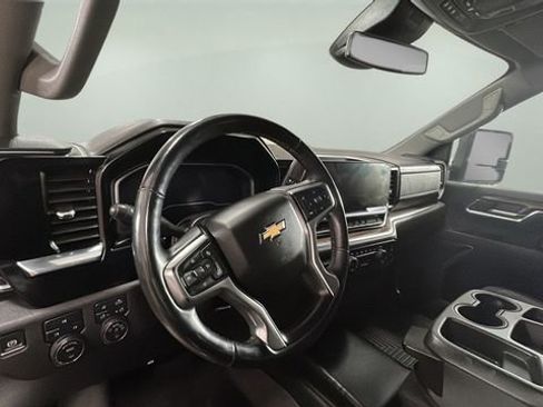 Used 2024 Chevrolet Silverado 3500 LT w/ Convenience Package image 8