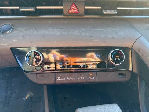 Certified 2023 Hyundai Elantra SEL image 24