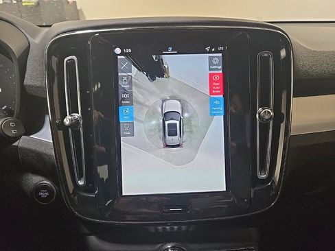 New 2026 Volvo XC40 B5 Ultra w/ Climate Package image 15