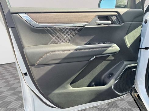 Used 2024 GMC Acadia Denali image 23