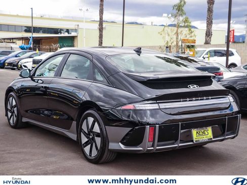 Used 2024 Hyundai Ioniq 6 SE RWD image 2