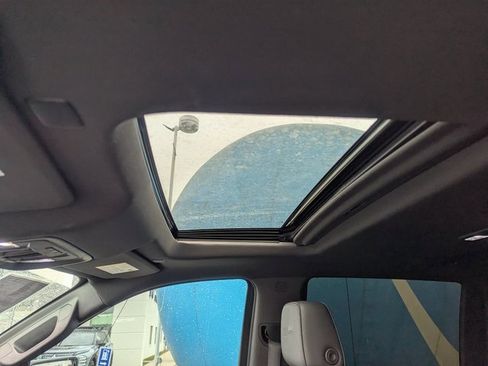 Used 2021 Chevrolet Silverado 1500 High Country w/ Technology Package image 19