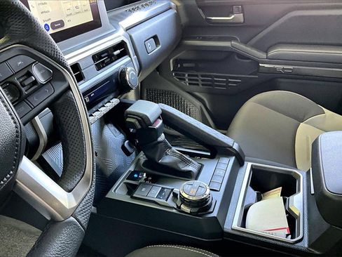 Used 2025 Toyota Tacoma TRD Off-Road image 15