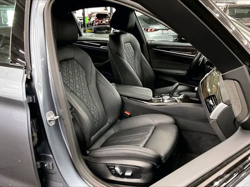 Used 2022 BMW 530e w/ Premium Package image 8