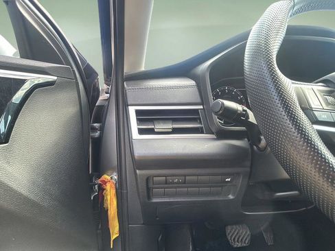 Used 2024 Mitsubishi Outlander SE image 28