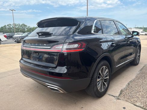 Used 2022 Lincoln Nautilus Reserve AWD/4WD image 9