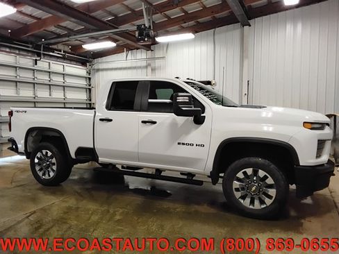 Used 2022 Chevrolet Silverado 2500 Custom w/ Custom Convenience Package AWD/4WD image 2