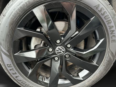 Used 2022 Volkswagen Taos SE FWD image 29