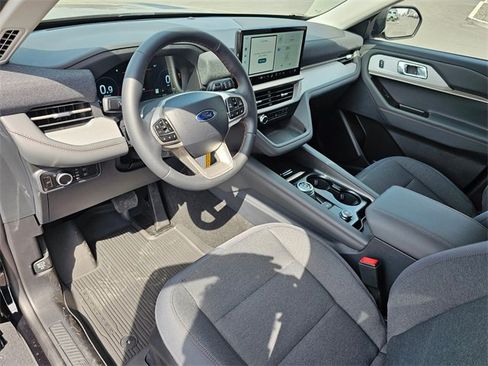 New 2025 Ford Explorer Active image 2