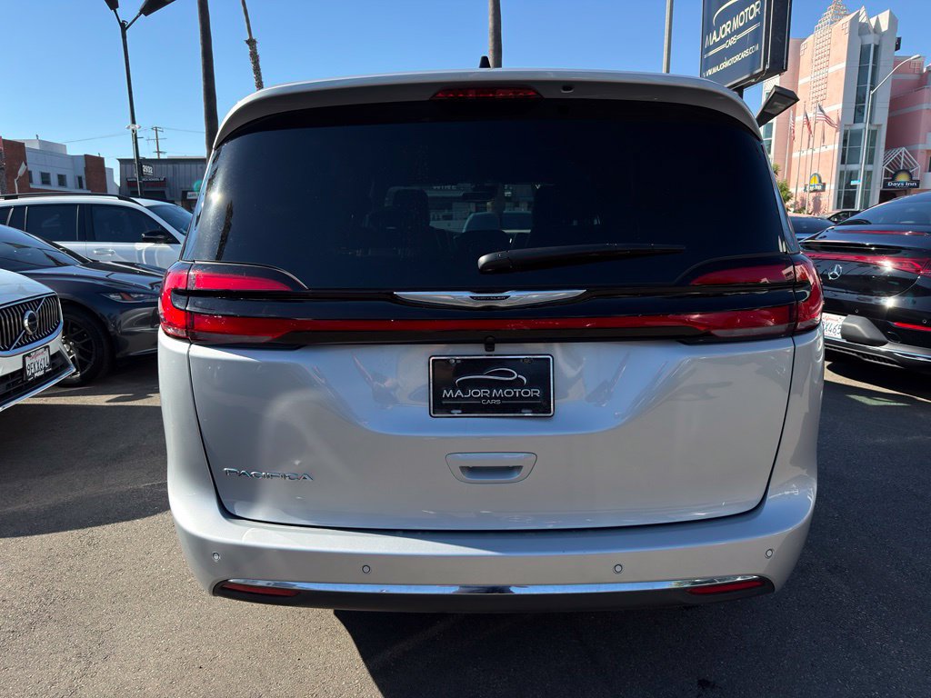 Used 2026 Chrysler Pacifica Select FWD image 5