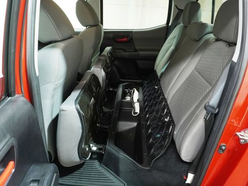 Used 2020 Toyota Tacoma SR AWD/4WD image 13