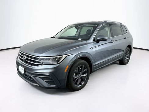 Used 2024 Volkswagen Tiguan SE FWD image 3
