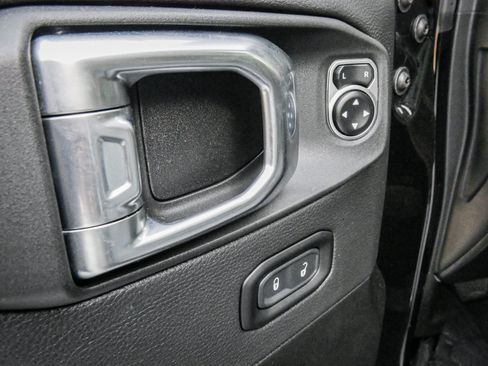 Used 2023 Jeep Gladiator Overland AWD/4WD image 15