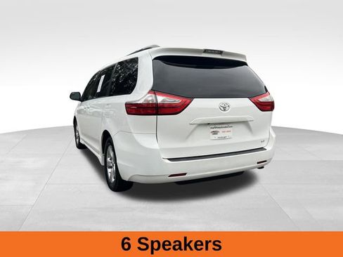 Used 2018 Toyota Sienna LE image 3