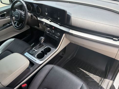 Used 2023 Kia Carnival LX FWD image 27