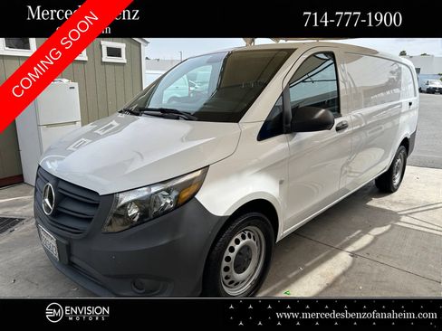 Used 2023 Mercedes-Benz Metris image 1