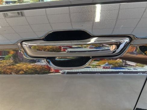 New 2025 Jeep Grand Cherokee Altitude image 17