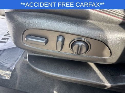 Used 2023 Chevrolet Traverse RS image 29