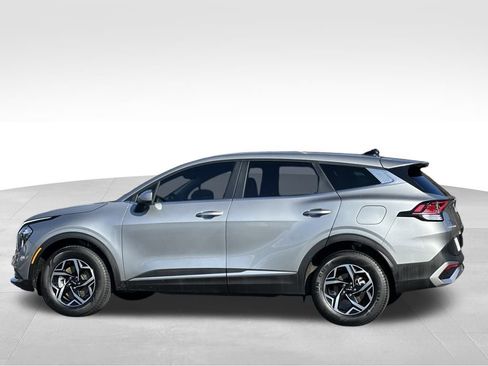 Used 2023 Kia Sportage LX image 9