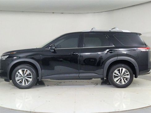 Certified 2024 Nissan Pathfinder SL image 4