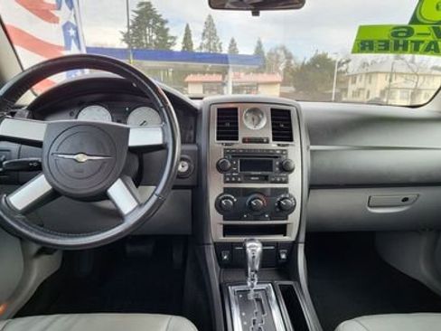 Used 2006 Chrysler 300 Touring w/ Sound Group image 8
