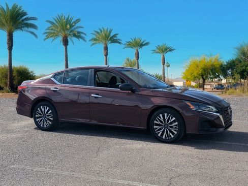 Used 2024 Nissan Altima 2.5 SV image 6