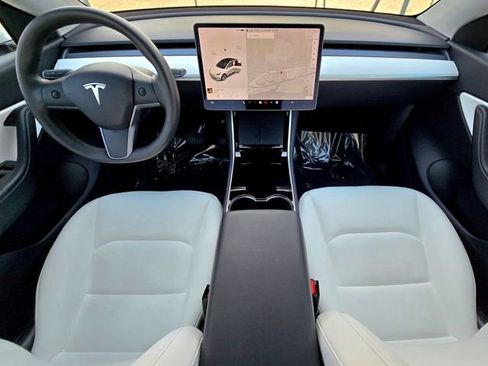 Used 2021 Tesla Model Y Long Range image 9