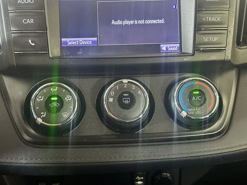 Used 2018 Toyota RAV4 LE w/ Carpet Mat Package FWD image 23