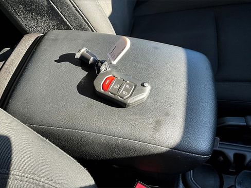 Used 2019 Jeep Wrangler Sport image 16