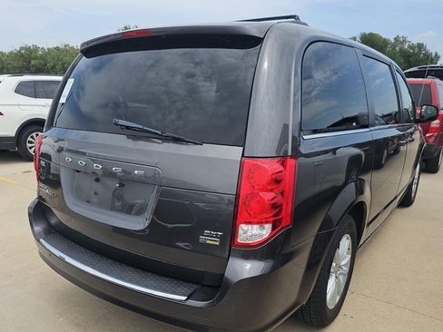 Used 2019 Dodge Grand Caravan SXT FWD image 4