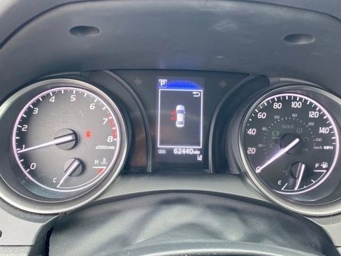 Used 2022 Toyota Camry SE image 9