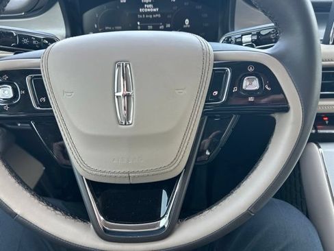 Used 2022 Lincoln Aviator AWD w/ Premium Package image 18