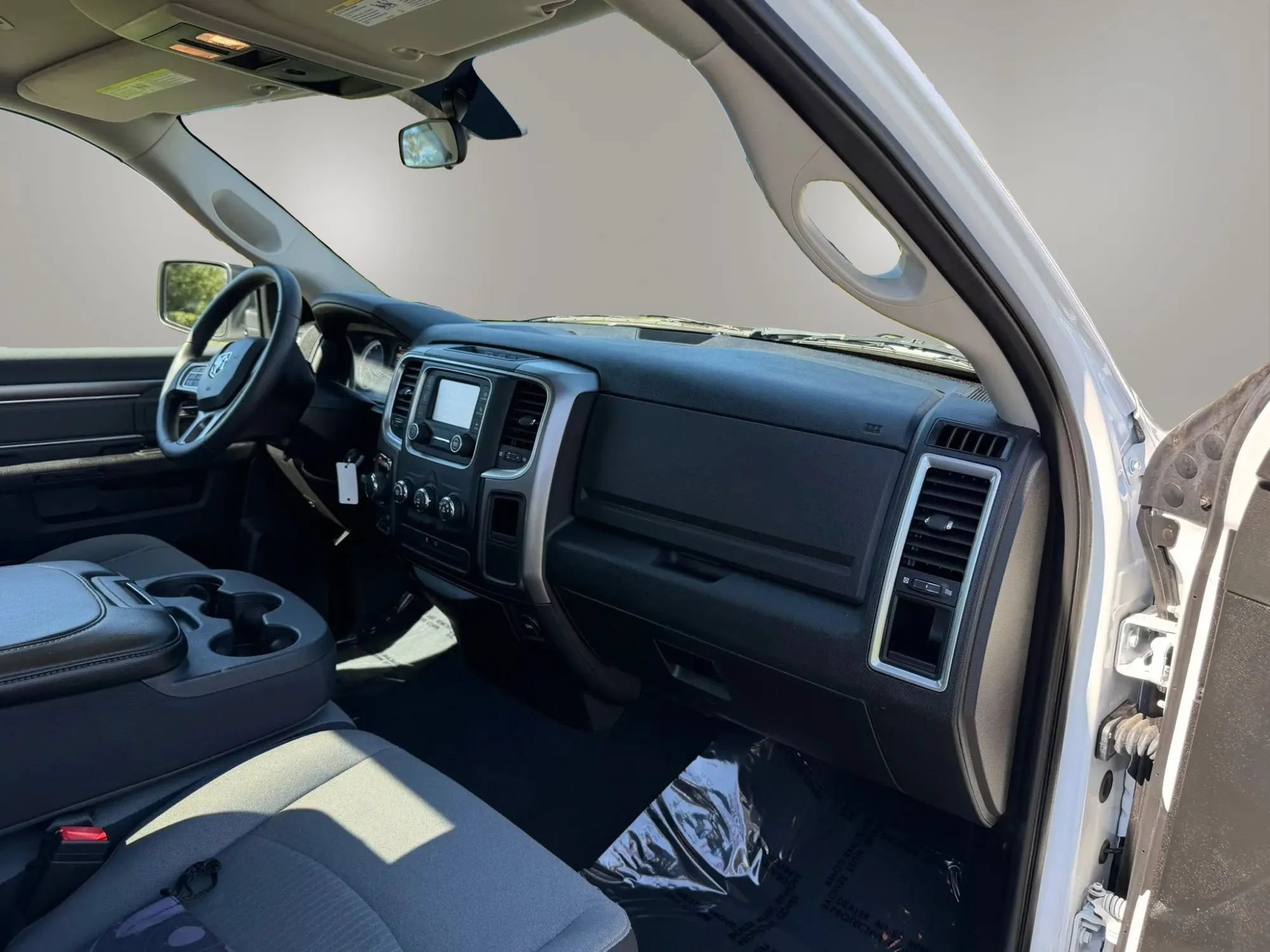 Used 2022 RAM 1500 Classic SLT AWD/4WD image 46