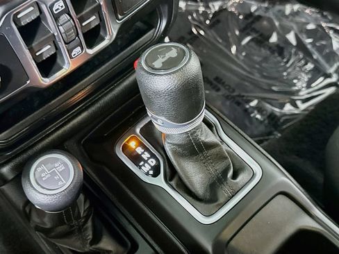 Used 2023 Jeep Wrangler Unlimited AWD/4WD image 30