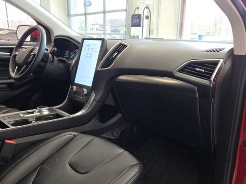 Used 2022 Ford Edge Titanium AWD/4WD image 5