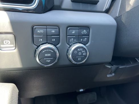 Used 2025 GMC Sierra 3500 Denali w/ Technology Package AWD/4WD image 34