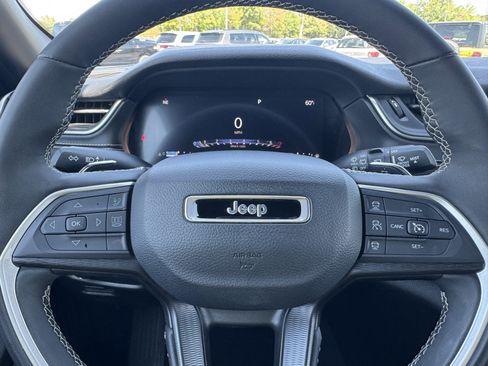 Used 2023 Jeep Grand Cherokee Altitude image 10