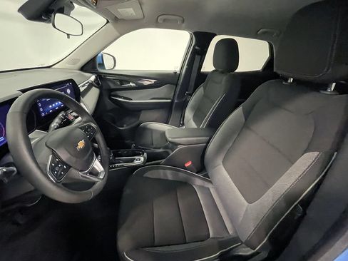 Used 2024 Chevrolet TrailBlazer LT w/ LT Cold Weather Package AWD/4WD image 3