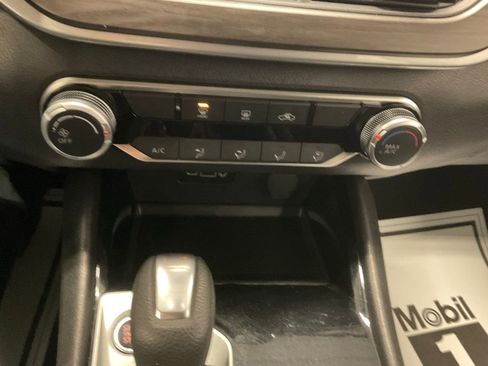 Used 2024 Nissan Altima 2.5 SV image 15