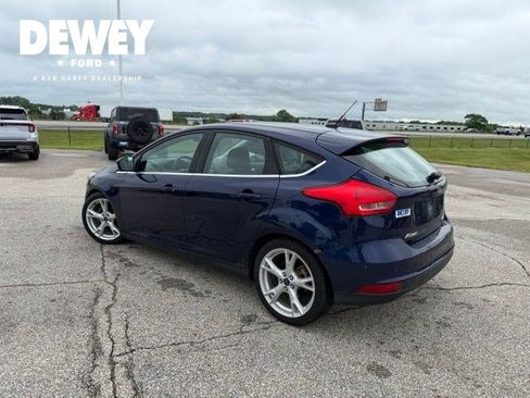 Used 2016 Ford Focus Titanium w/ Titanium Technology Package FWD image 10