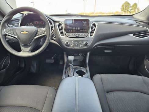 Used 2025 Chevrolet Malibu LT image 13