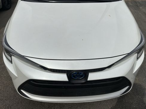 Used 2024 Toyota Corolla XLE image 3