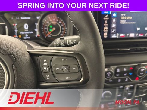 Used 2025 Jeep Wrangler Unlimited Rubicon w/ Convenience Group image 24