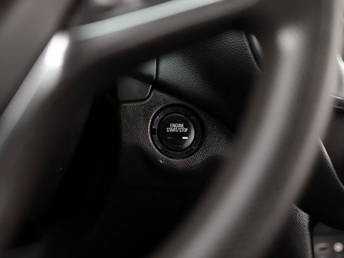 Used 2019 Chevrolet Equinox LT FWD image 16