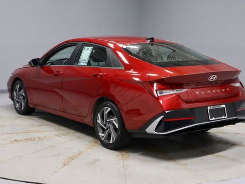 Used 2025 Hyundai Elantra SEL image 11