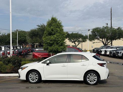 Certified 2025 Toyota Corolla SE FWD image 4