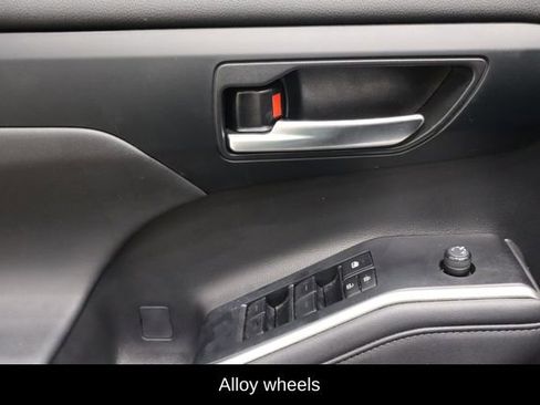 Used 2023 Toyota Highlander XSE image 18