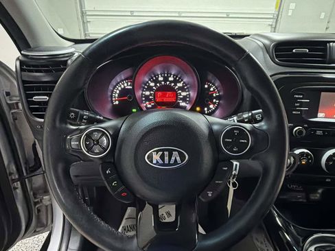 Used 2016 Kia Soul ! FWD image 16